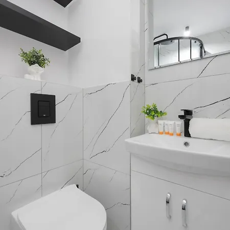 Bright Apartament Wola Ideal For Remote Work By Renters Warsaw